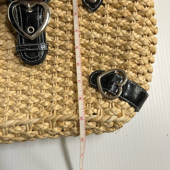 Straw Handbag With Black Leather and Heart Details - Picture 4 of 4